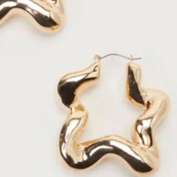 New LULUS Iconic Direction Gold Oversized Wavy Hoop Statement Earrings - Picture 5 of 10